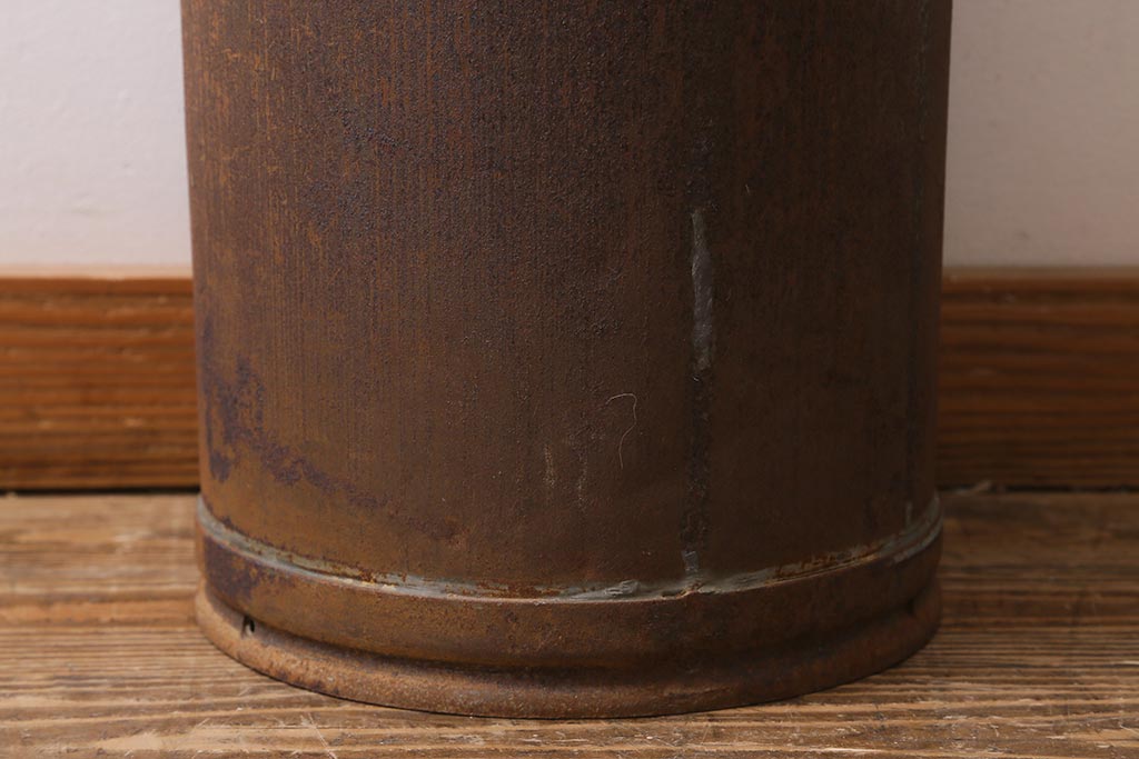 レトロ雑貨　昭和レトロ　錆びた風合いがおしゃれな古いミルク缶(牛乳缶、ディスプレイ)(R-040199)