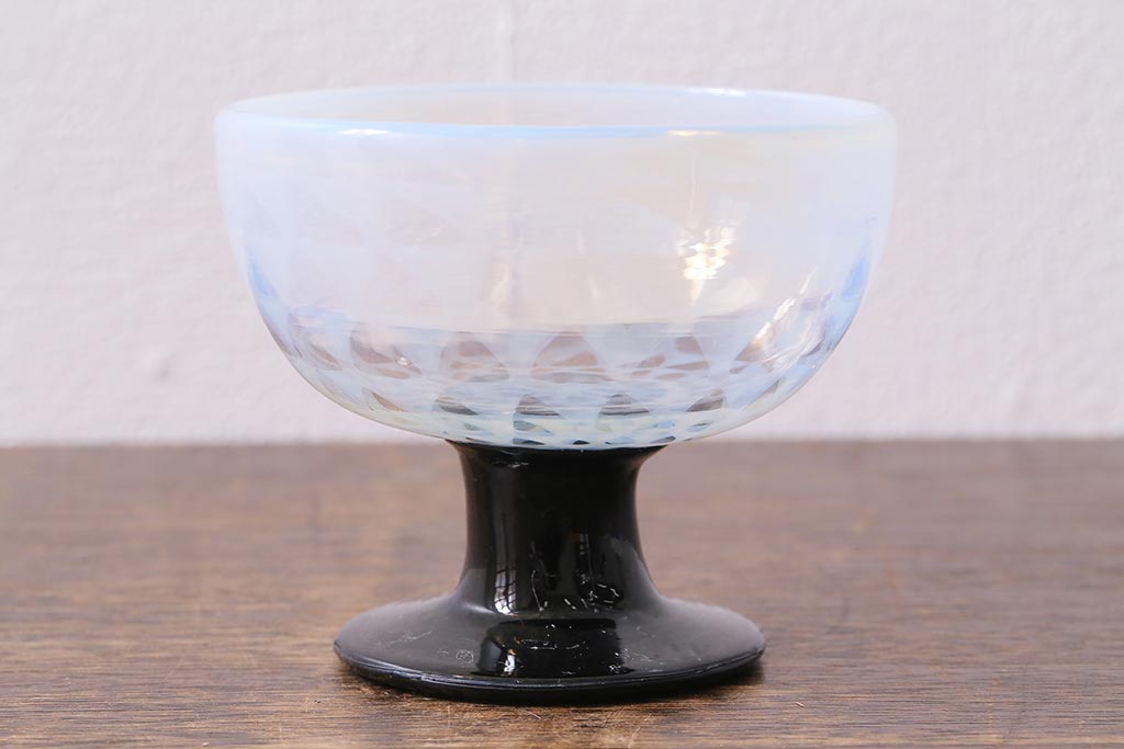 アンティーク雑貨　大正期　乳白鱗紋エナメル脚　碗形氷コップ(和ガラス)(R-040489)