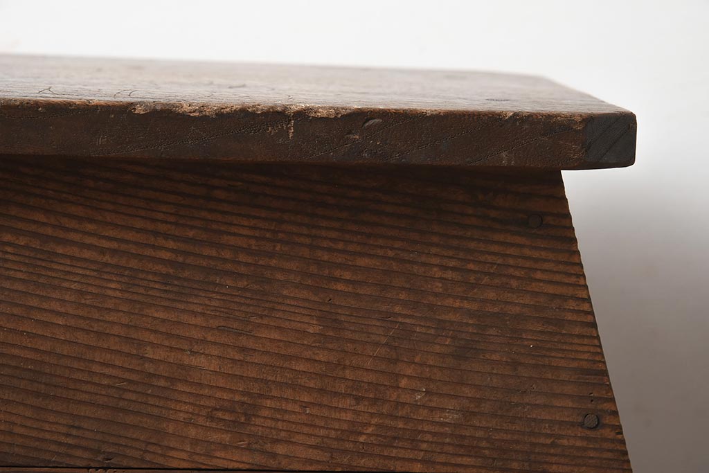 アンティーク雑貨　和製アンティーク　明治大正期　経年による風合いが魅力の踏み台(飾り台、花台)(R-040601)