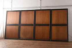 アンティーク建具　黒い木枠がモダンな帯戸4枚セット(板戸、引き戸、建具)(R-040626)