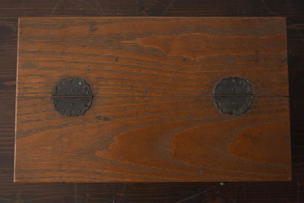 アンティーク家具　タモ材　玉杢が存在感を引き立てる裁縫箱(ソーイングボックス、小引き出し)(R-040718)