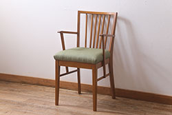 イギリスアンティーク　本革(レザー)　ちょっとした収納付きが便利!!優美な佇まいが美しいスツール(オットマン、椅子、イス、チェア、1人掛け、1P、英国)(R-065918)