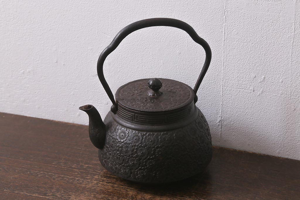 ビンテージ雑貨 桜模様 古い南部鉄瓶(鉄急須、茶道具)(R-041284