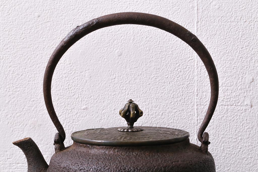 アンティーク雑貨　明治大正期　古い長命富貴蓋鉄瓶(銅蓋)(R-041292)