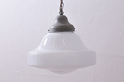アンティーク照明　大振りサイズ　レトロな乳白色のガラスシェード照明(吊り下げ照明、天井照明)(R-041375)