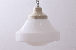アンティーク照明　大振りサイズ　レトロな乳白色のガラスシェード照明(吊り下げ照明、天井照明)(R-041376)