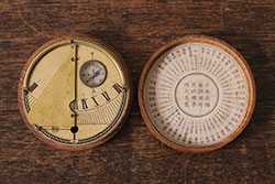 アンティーク雑貨　明治大正期　日本帝国日時計　方位磁石(コンパス)(R-041615)