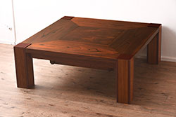 中古　美品　Cassinaixc.(カッシーナイクスシー)　FLOW(フロー)　真っ白なカラーリングにシンプルなデザインが存在感を放つ特注サイズ(セミオーダー)のセンターテーブル(ラウンドテーブル、丸テーブル、ローテーブル、リビングテーブル)(R-069779)