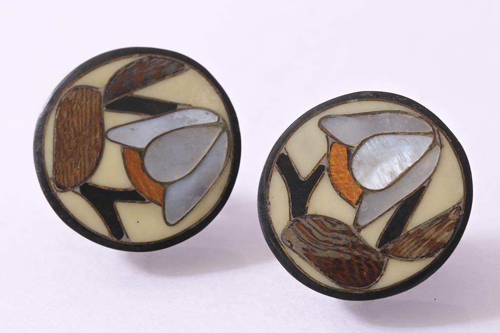 ヴィンテージ雑貨 木と貝の象嵌細工が施された丸型の可愛らしいイヤリング(アクセサリー、ビンテージ)(R-041775) ラフジュ工房