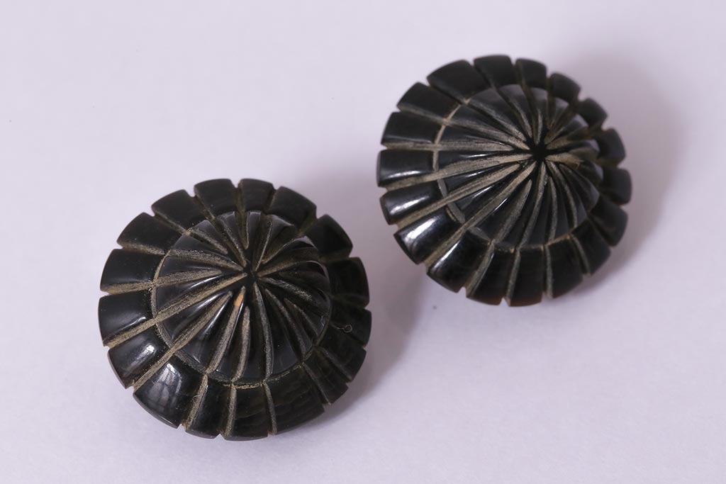 ヴィンテージ雑貨　昭和期　ボタンのようなデザインがお洒落なイヤリング(アクセサリー、ビンテージ)(R-041780)