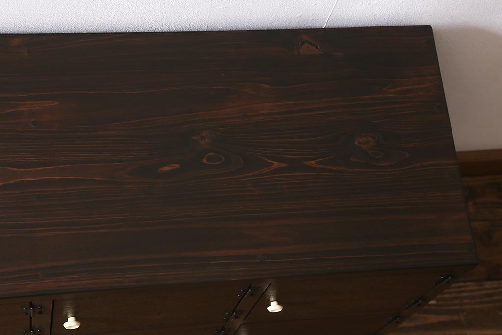 ラフジュ工房オリジナル　古材リメイク　レトロな雰囲気が魅力的な扉付きマス目棚・右開き(収納棚、ロッカー、下駄箱)(R-042044)