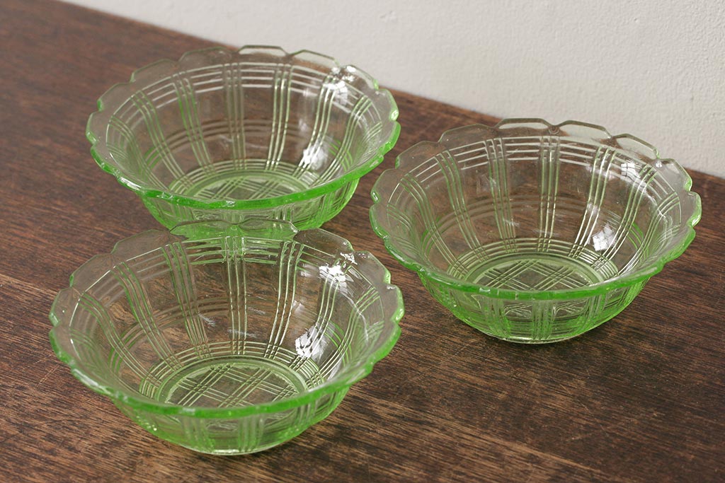 アンティーク雑貨 昭和初期 レトロ ウランガラス プレスガラス小鉢3枚 