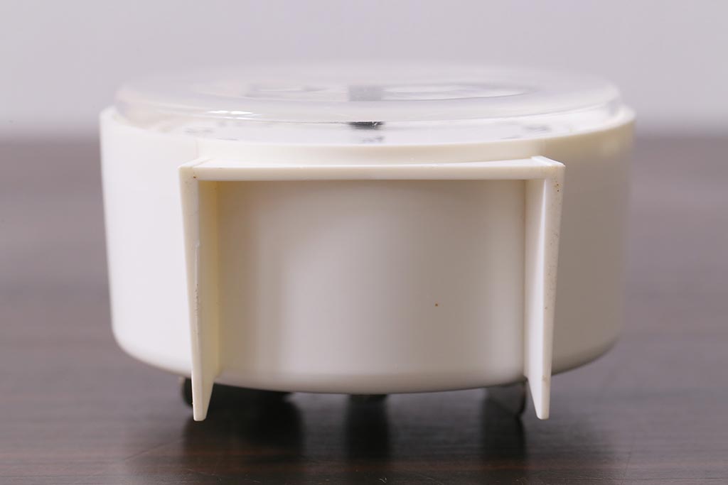 ヴィンテージ雑貨　フランスビンテージ　箱付き　JAZ社　白いボディのレトロな覚まし時計(置時計、枕時計)(R-042353)