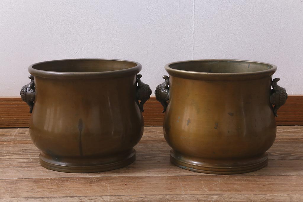 アンティーク雑貨　取っ手がおしゃれな真鍮火鉢一対(手あぶり、金属火鉢)(R-042677)