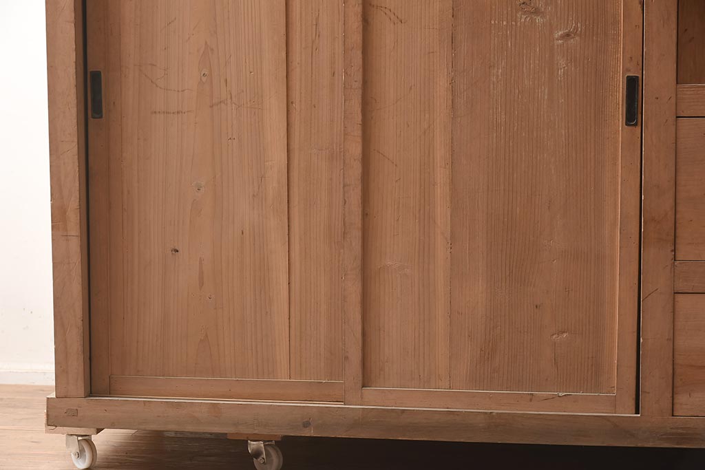 アンティーク家具　昭和初期期　ヒノキ材　上品な和の雰囲気が魅力の階段箪笥(時代箪笥)(R-042680)