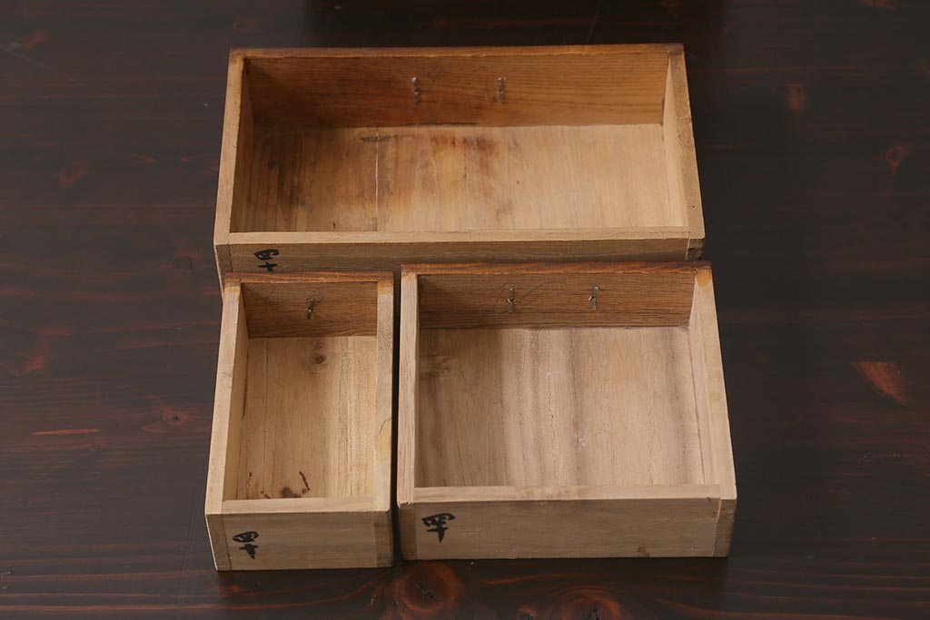 アンティーク雑貨　タモ材　波のような美しい木目が魅力の裁縫箱(ソーイングボックス、小引き出し、小物収納)(R-042716)
