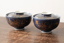江戸期　古伊万里　瑠璃金彩花文蓋茶碗2客セット(和食器)(R-042747)