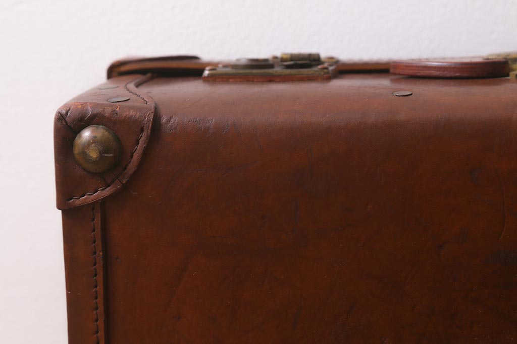 アンティーク雑貨　本革　レトロな魅力が漂うトランク(鞄、カバン、収納、ディスプレイ)(R-042818)