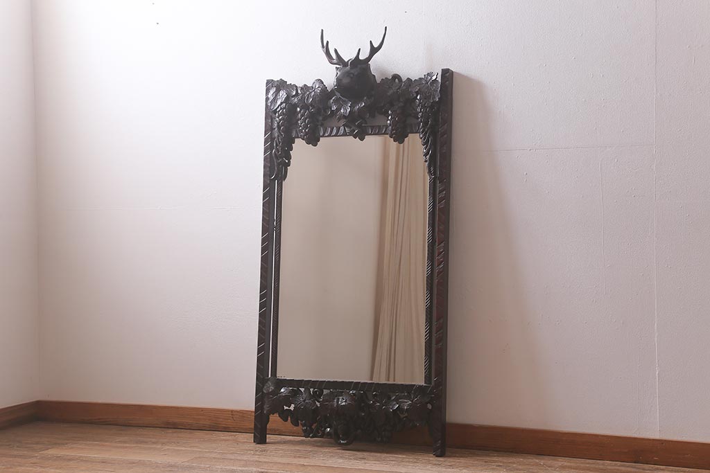 ヴィンテージ家具 鹿・葡萄 彫刻が目を引く木製ウォールミラー(壁掛け