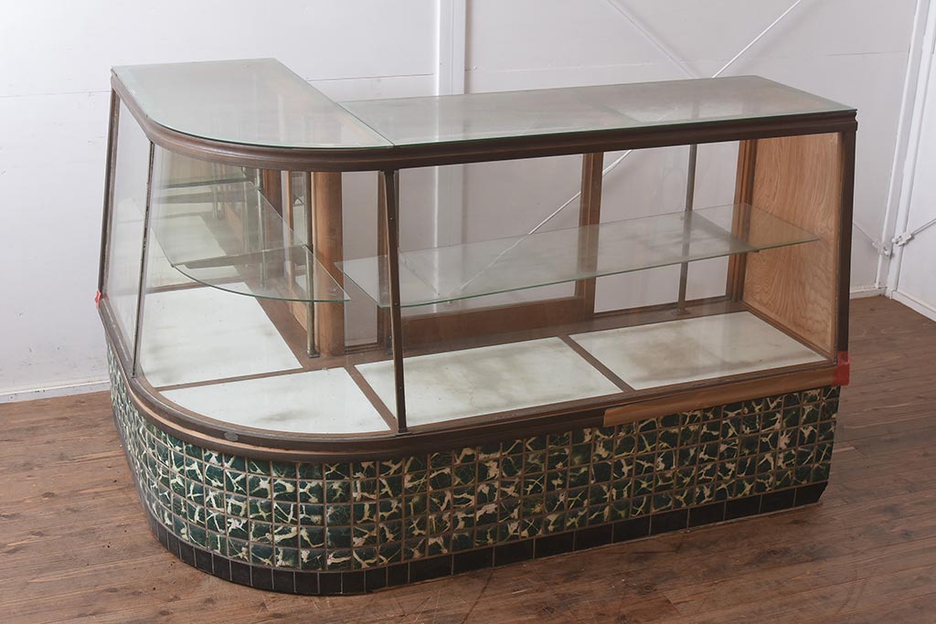 ビンテージ家具 昭和レトロ ナラ材 タイル仕様の珍しいガラスケース