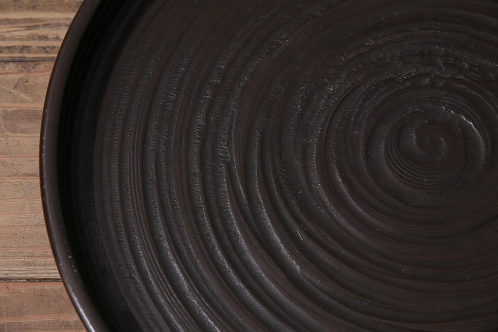 アンティーク雑貨　昭和初期　渦巻き模様　木製　使い込まれた風合いが味わい深いお盆(トレー、丸盆)(R-043713)