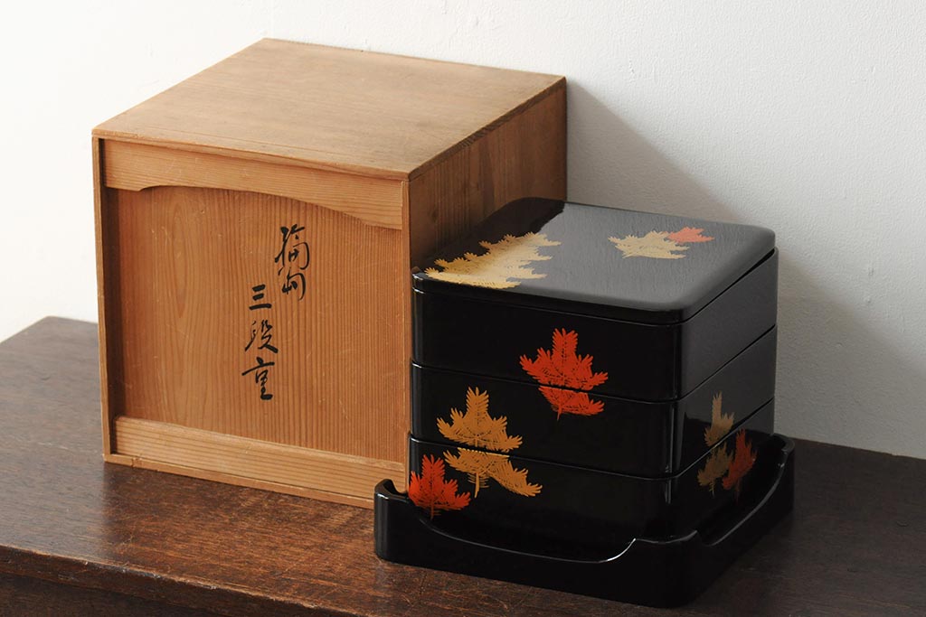 昭和期 輪島塗 松図木製三段重・重台 箱付き(重箱、漆器)(R-043770 