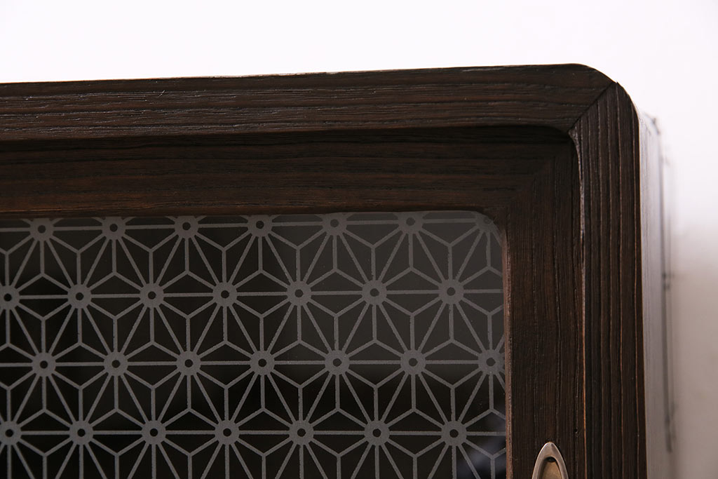 レトロ家具　当店オリジナルガラス　桐材　鉄脚付き　味のある雰囲気が魅力のリメイク箪笥ローボード(テレビ台、収納棚、リビングボード)(R-043895)