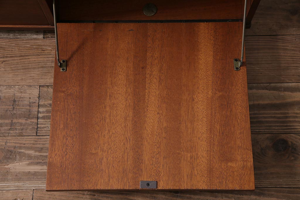 ヴィンテージ家具　北欧ビンテージ　チーク材　リメイク　木のぬくもり感じるローボード(収納棚、テレビボード、テレビ台)(R-044076)