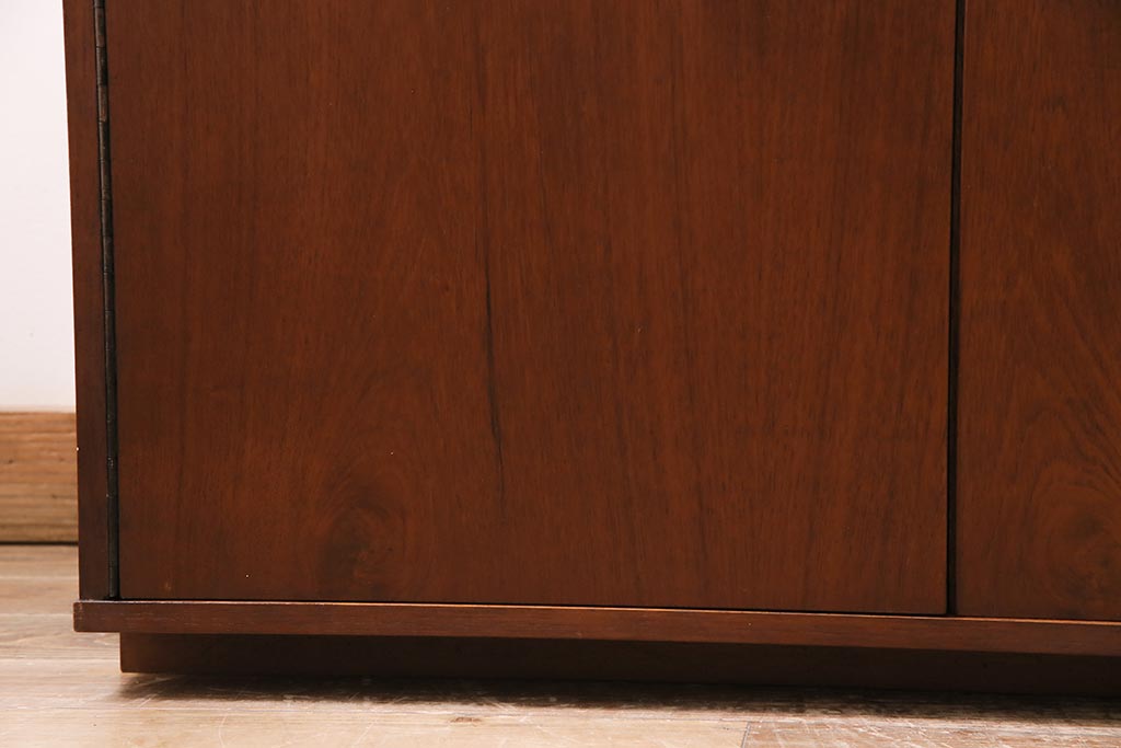 ヴィンテージ家具　北欧ビンテージ　チーク材　リメイク　木のぬくもり感じるローボード(収納棚、テレビボード、テレビ台)(R-044076)
