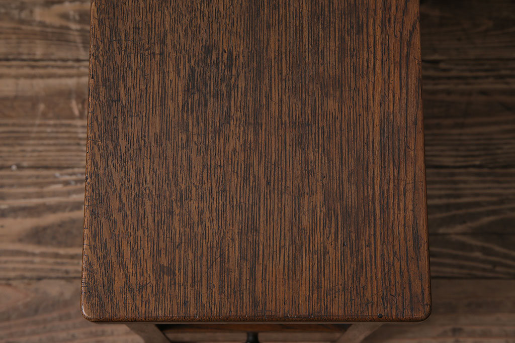 アンティーク家具　和製アンティーク　昭和中期　ナラ材　レトロな佇まいが魅力的なサイドテーブル(花台)(R-044196)