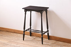 ビンテージ家具　和製ビンテージ　ナラ材　シックな雰囲気が魅力のサイドテーブル(飾り台、花台)(R-044663)