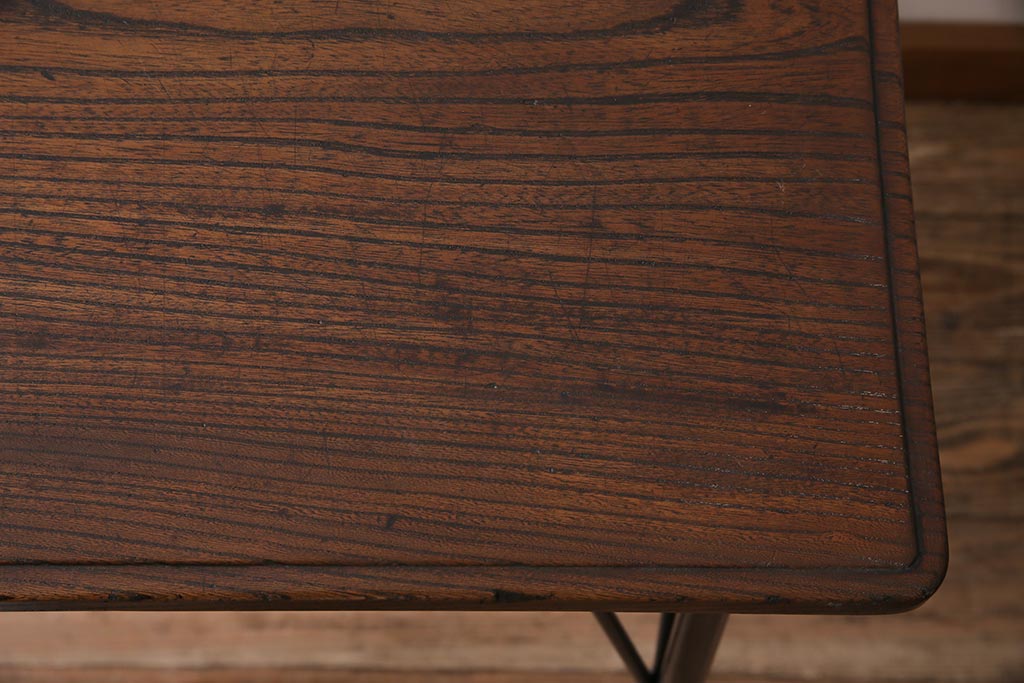 アンティーク家具　古材リメイク　欅(ケヤキ)材一枚板　鉄脚テーブル(サイドテーブル、カフェテーブル)(R-044681)