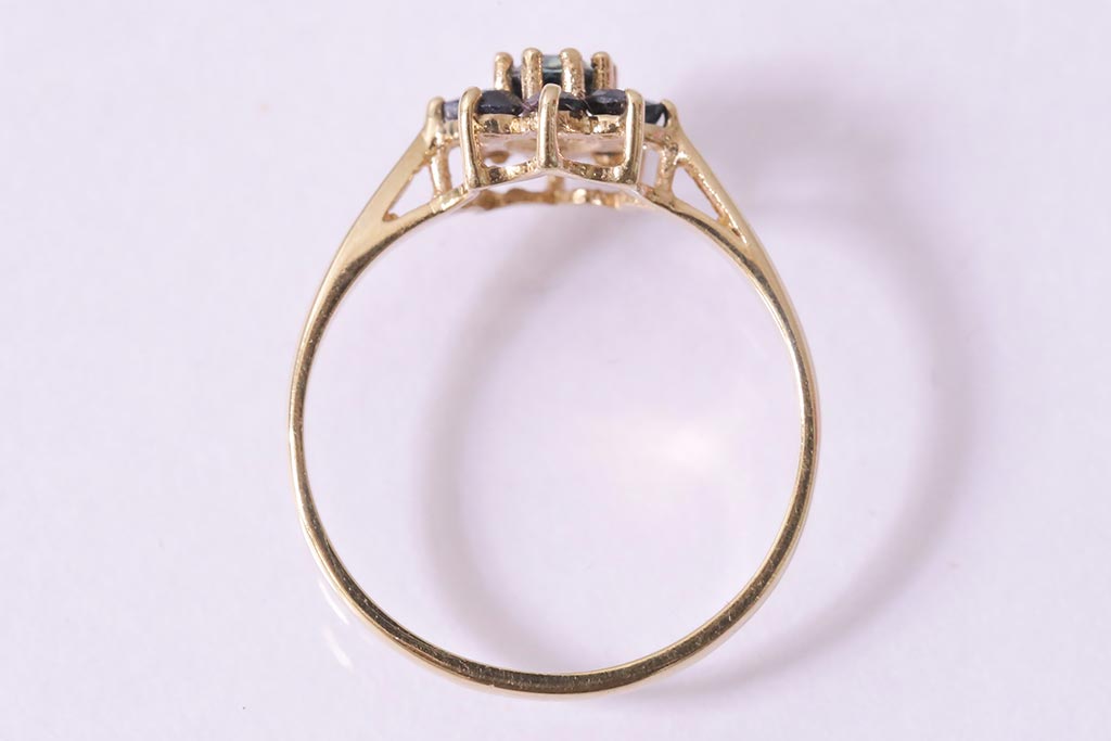 ヴィンテージアクセサリー　イギリス　ゴールド9K　濃青サファイア　フラワーモチーフのリング(指輪、ビンテージ)(R-044712)
