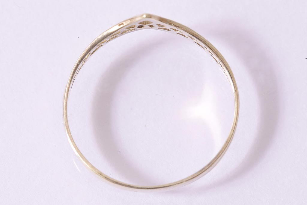 ヴィンテージアクセサリー　イギリス　シルバー　V字モチーフ　透かしデザインのリング(指輪、ビンテージ)(R-044713)