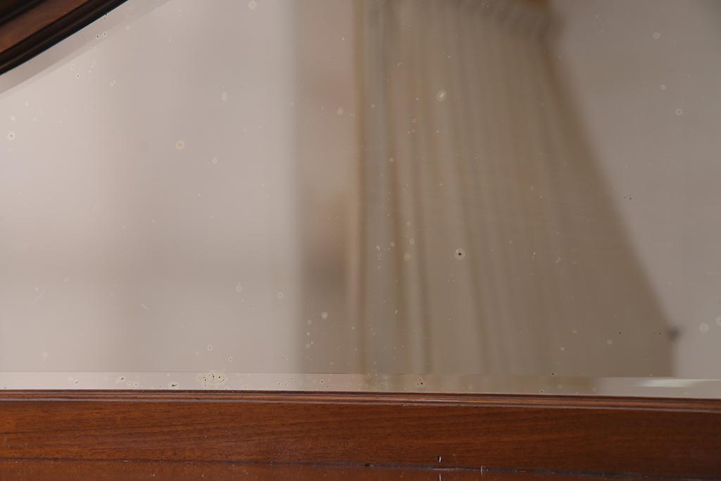 アンティーク家具　イギリスアンティーク　マホガニー材　ミラーバック　品の良い象眼細工入りのキャビネット(飾り棚、収納棚)(R-045147)