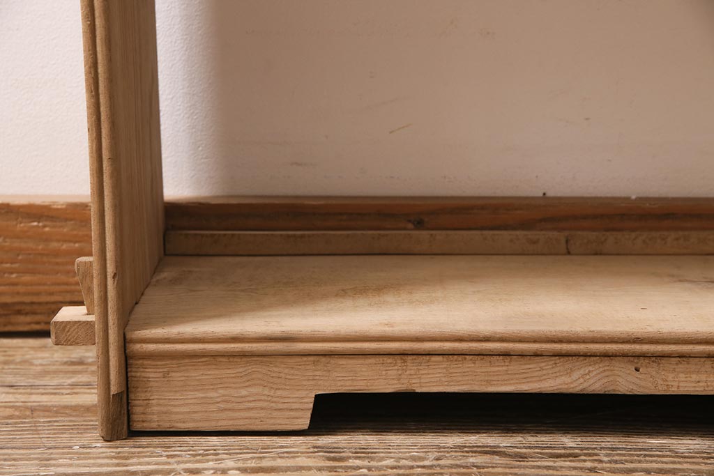 アンティーク家具　昭和初期　ストリップド(剥離)　栓材　楔式　透かしがおしゃれな本棚(飾り棚、シェルフ)(R-045558)
