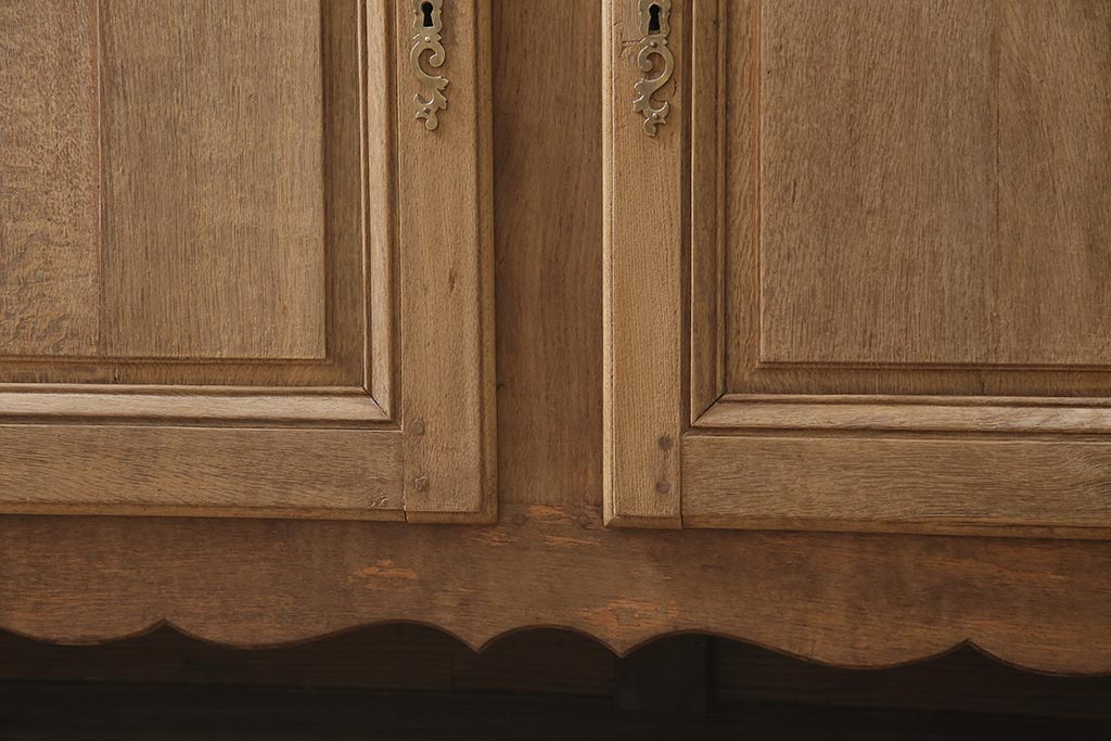 アンティーク家具　フランス　ストリップド(剥離)　オーク材　特大サイズ!存在感抜群のサイドボード(収納棚、戸棚)(R-045710)