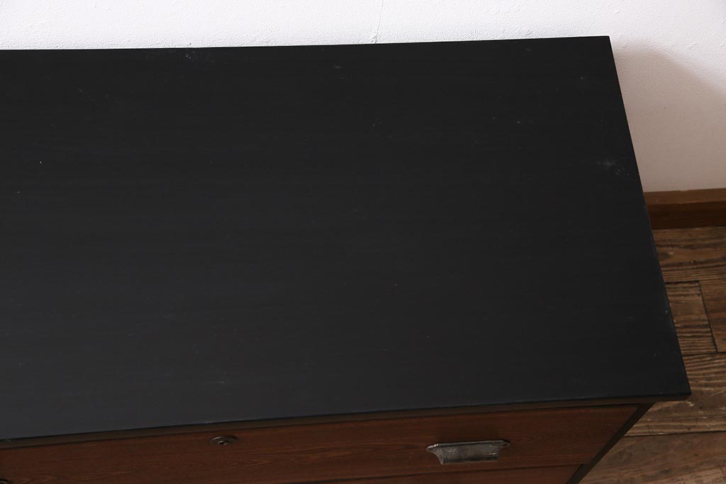 アンティーク家具　昭和中期　箪笥リメイク　前板栓材　落ち着いた色合いのローチェスト(引き出し、ローボード、テレビ台)(R-045776)