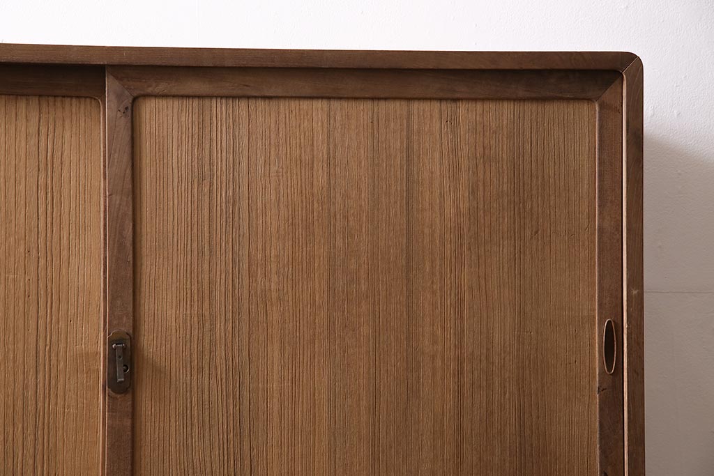 アンティーク家具　桐材　たくさんの棚板が魅力の重ね戸棚(収納棚、キャビネット)(R-045916)