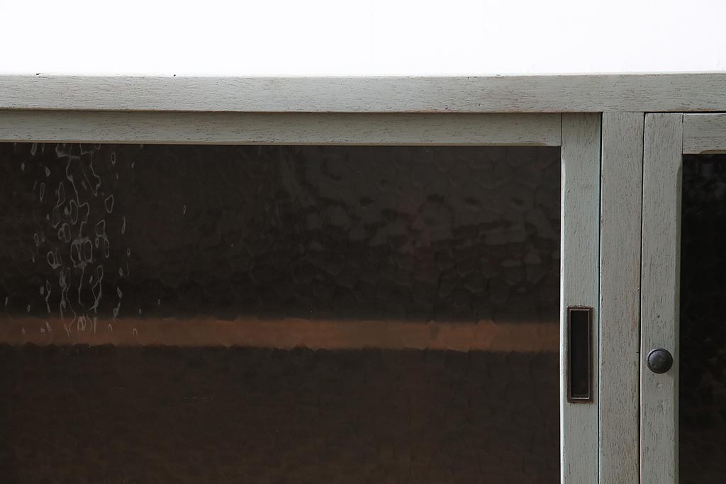 レトロ家具　鉄脚付き　レトロガラスがおしゃれなペイントローボード(テレビ台、戸棚、収納棚)(R-045952)