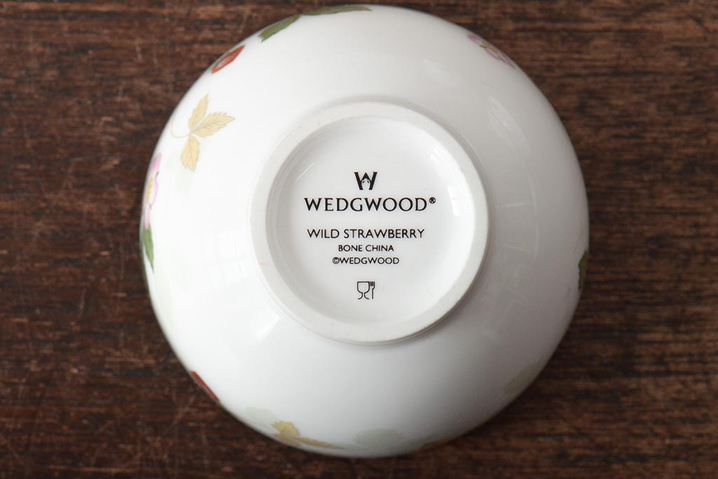 イギリス　WEDGWOOD　ウェッジウッド　ブループラム・ワイルドストロベリー・ハンティングシーン　カップ&ソーサー3客セット(洋食器)(R-045972)