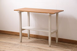 アンティーク家具　棚付き　ホワイトペイントがナチュラルなコンソールテーブル(机)(R-046026)