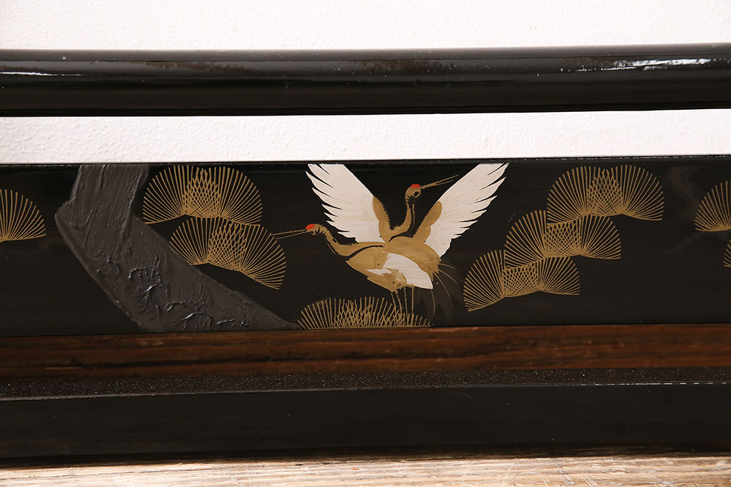 ヴィンテージ家具　昭和中期　鶴と松　漆塗りが高級感を漂わせるフック付きの衣桁(着物掛け、ハンガーラック、ビンテージ)(R-046266)