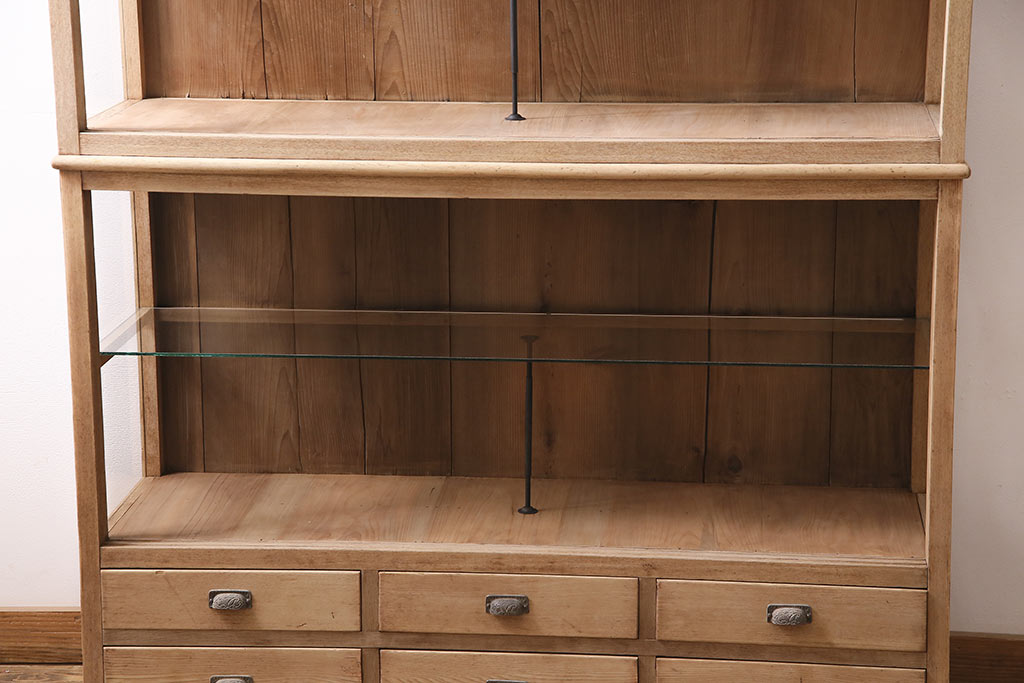 アンティーク家具　栓材　引き出し付き　ナチュラルスタイルにぴったりなガラスケース(ショーケース、店舗什器、陳列棚、飾り棚)(R-046316)
