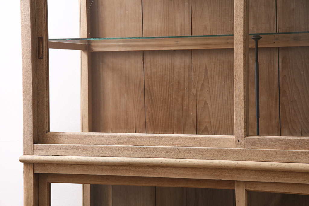 アンティーク家具　栓材　引き出し付き　ナチュラルスタイルにぴったりなガラスケース(ショーケース、店舗什器、陳列棚、飾り棚)(R-046316)