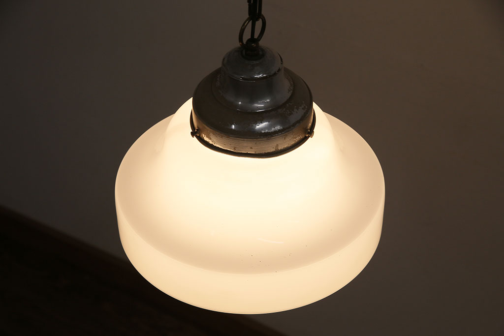 アンティーク照明　昭和中期　シャビーな雰囲気がお洒落なガラスシェード照明(ペンダントライト、吊り下げ照明、天井照明)(R-046501)