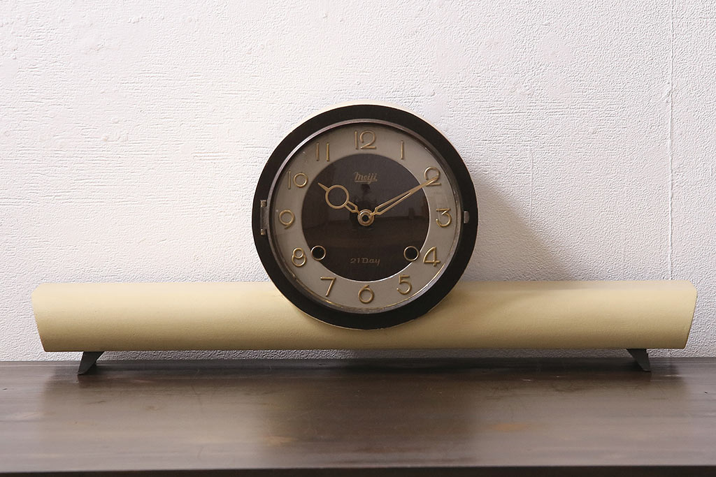 アンティーク雑貨　レトロ　meiji(明治時計社)　電池式　21DAY　金色の数字が可愛い置き時計(古時計)(R-046513)