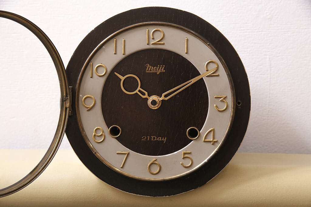 アンティーク雑貨　レトロ　meiji(明治時計社)　電池式　21DAY　金色の数字が可愛い置き時計(古時計)(R-046513)