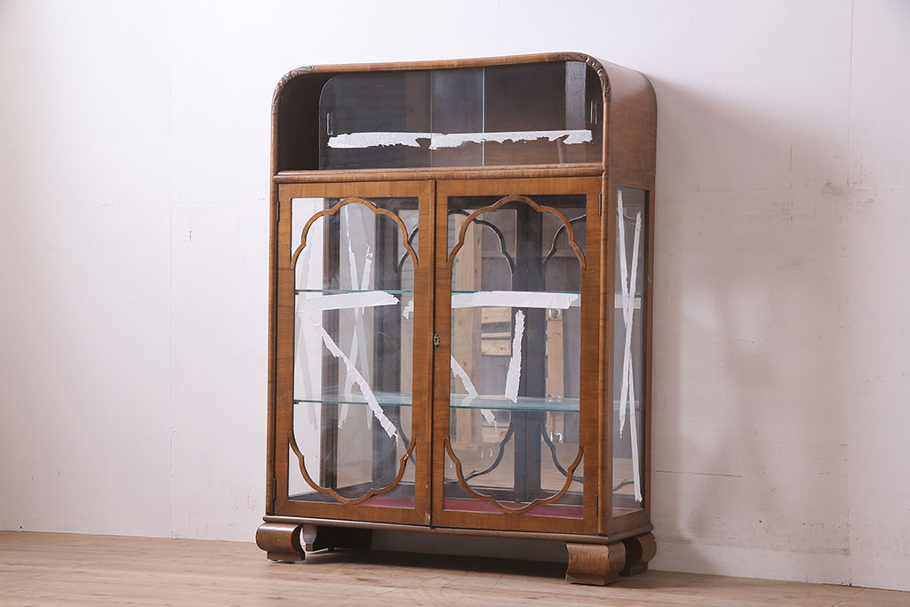 アンティーク家具　イギリスアンティーク　ウォールナット材　ディスプレイにおすすめのキャビネット(ガラスケース、キュリオケース、飾り棚)(R-046614)