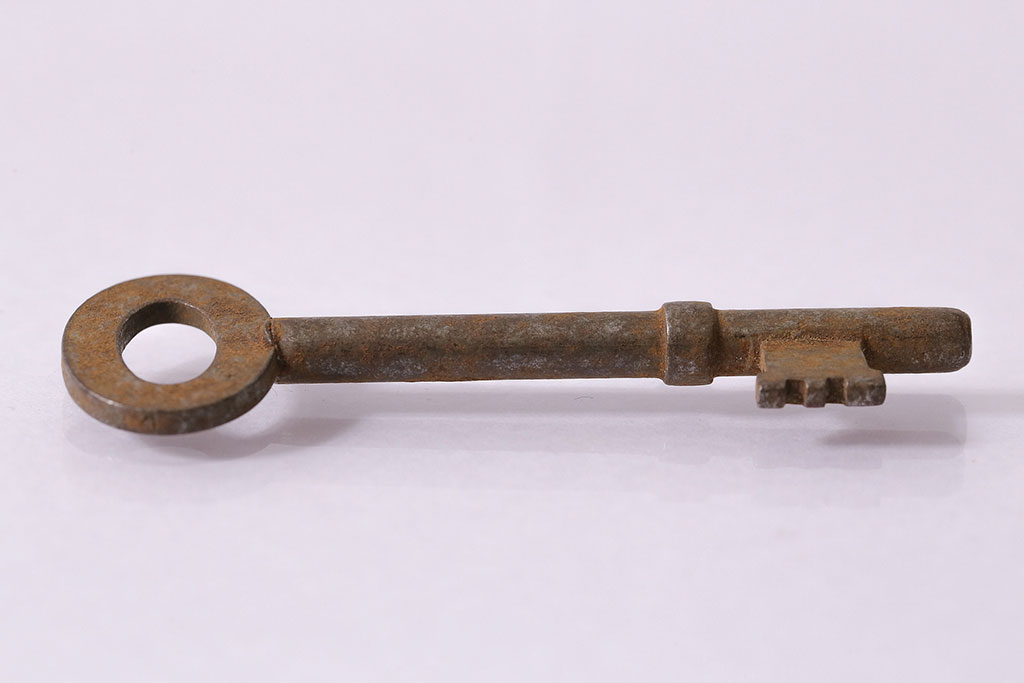 アンティーク雑貨　イギリスアンティーク　シャビーな風合いの古いキー4本セット(鍵、カギ)(R-046878)